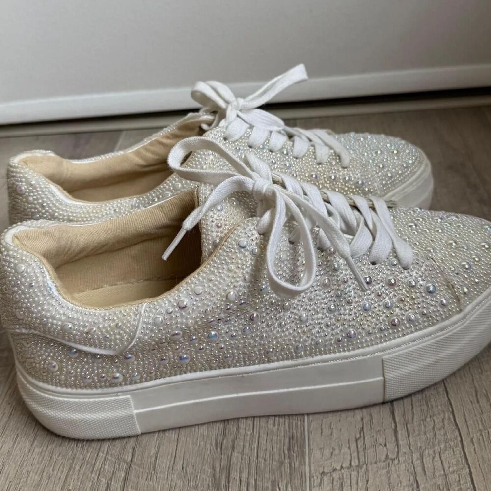 Betsy Johnson Pearl Sneakers Sz 7